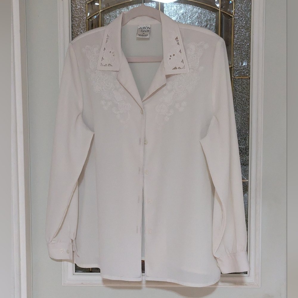 S446 Allison Daley White Embroidered Button Down Shirt